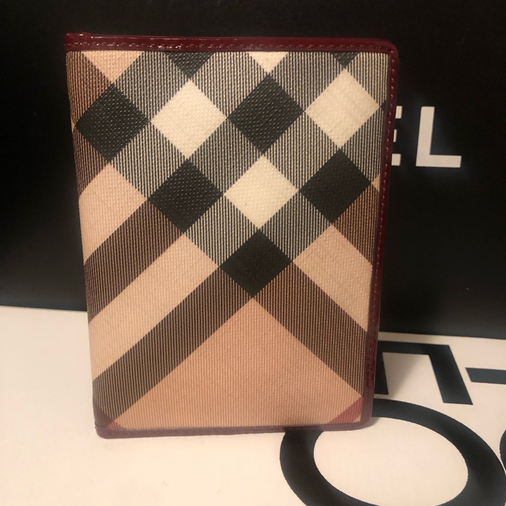 Auth Burberry Nova Red Burgundy Plaid  😍 passport holder rare Wallet